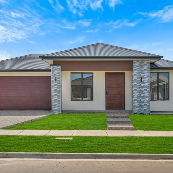 homes in 51 Sunny St